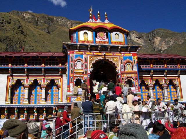 I received a blessing from the Pujaris in Badrinath